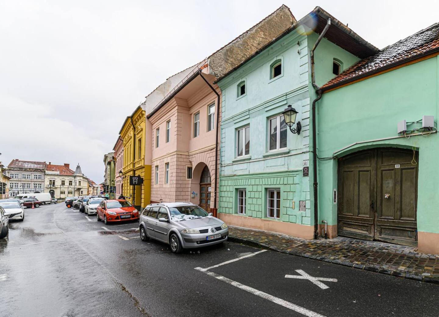 3 Min To Everything-Stylish-Modern-Old Fortress Braşov Esterno foto